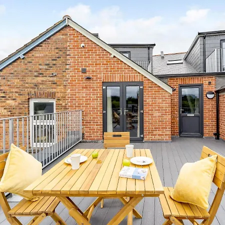 2 Bed In Brockenhurst 78728 Exterior photo