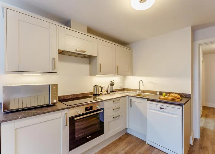 2 Bed In Brockenhurst 78728